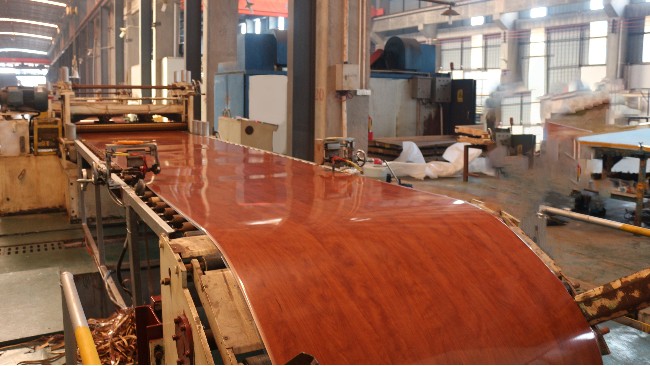 如何生產(chǎn)出高質(zhì)量的建筑使用的金屬覆膜板？